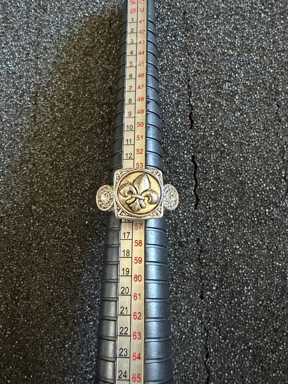 Vintage Fleur de Lis Ring